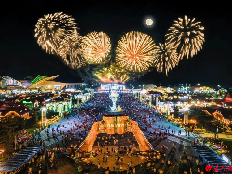 Fireworks light up Qingdao Intl Beer Festival