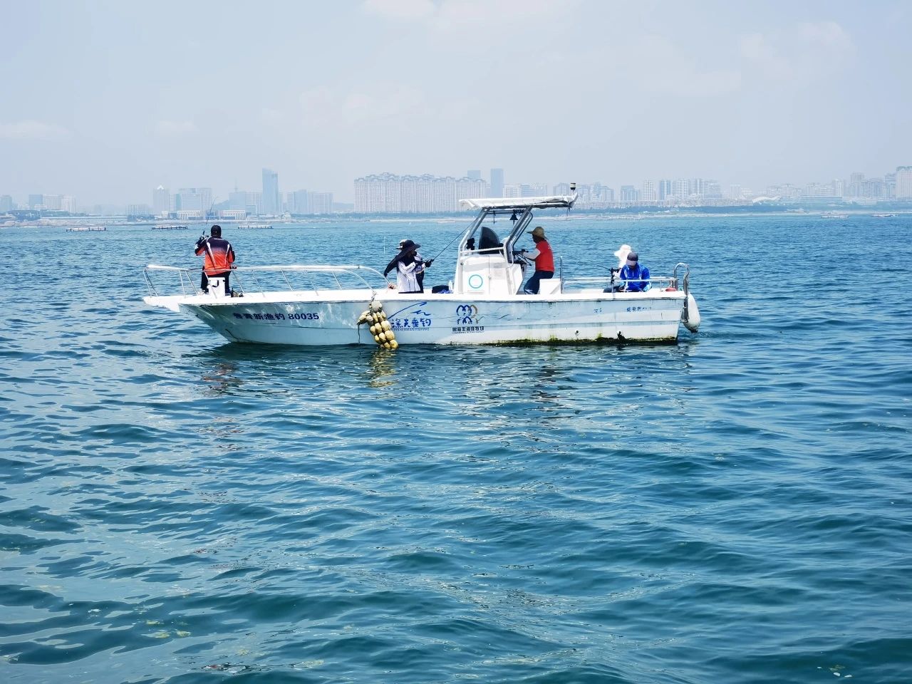 Natural seaside clamming spot in Qingdao preserves marine life