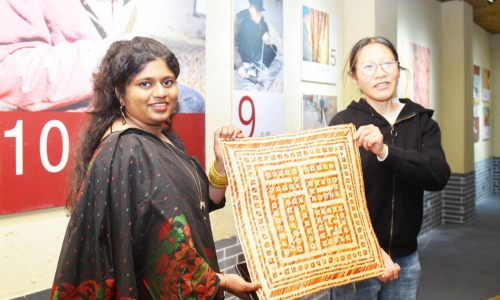 Intl student enamored by traditional Chinese handicrafts in Qingdao