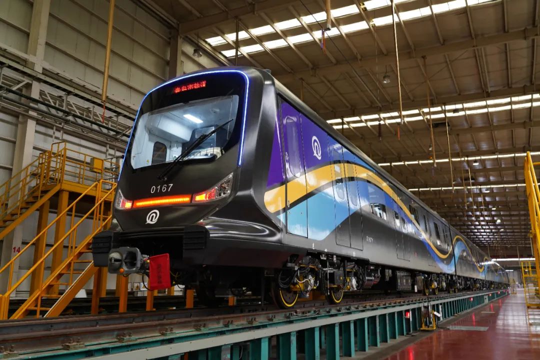 World's first commercial carbon-fiber metro train debuts in Qingdao