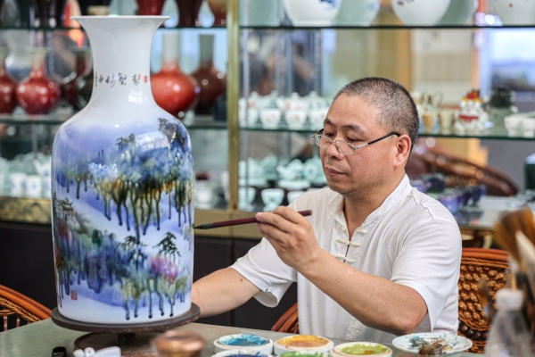 Ceramic pioneer illuminates Qingdao's pottery scene