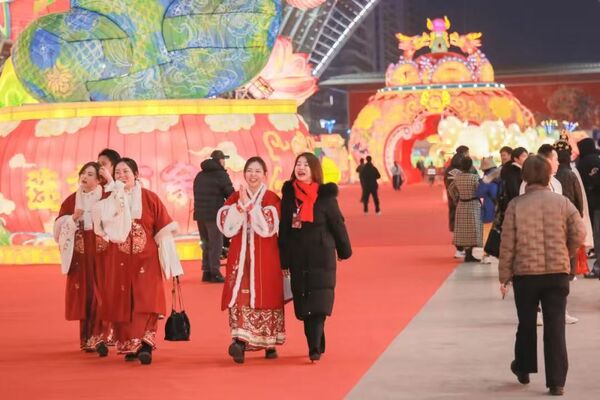 Lantern festival for Chinese New Year in Qingdao commences