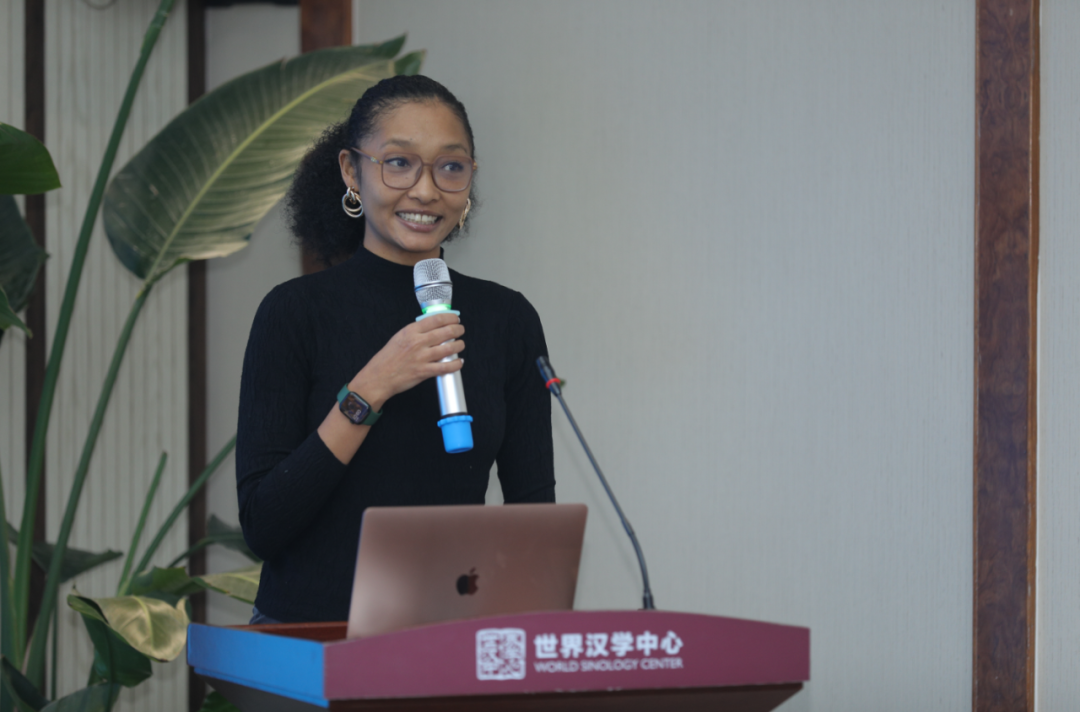 Ugandan scholar shares stories in Qingdao