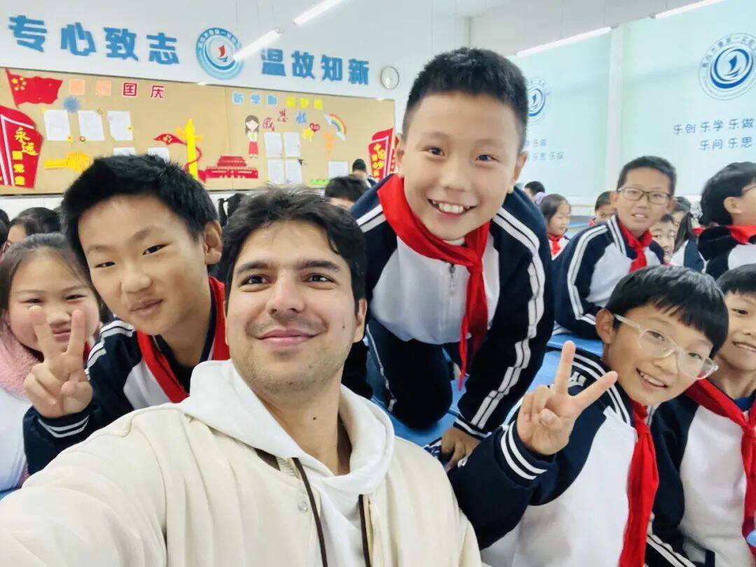 Qingdao primary schools holds cultural exchange activity with intl students