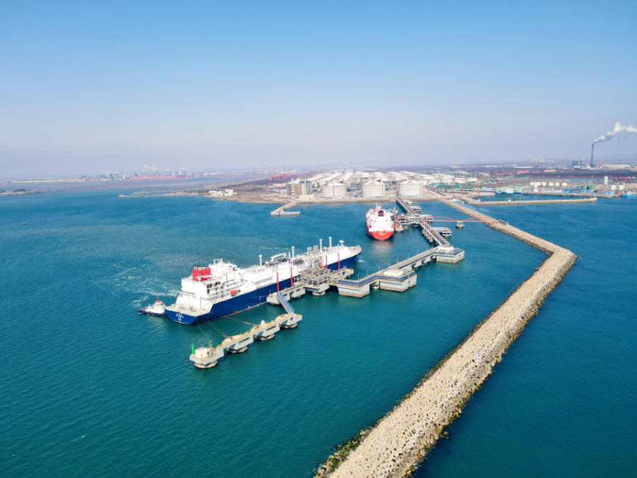 'Dual-ship dual-berth' LNG unloading operation carried out in Shandong
