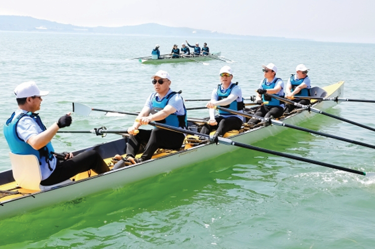 Coastal rowing sports thrive in Qingdao West Coast New Area