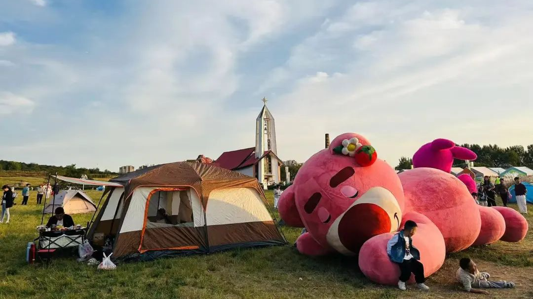 Autumn camping charms Qingdao West Coast New Area