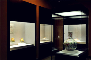 Famille-rose porcelain exhibition gets underway in Yantai