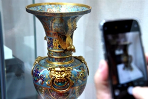 Exhibition of cultural relics from Palace Museum opens in Qingdao