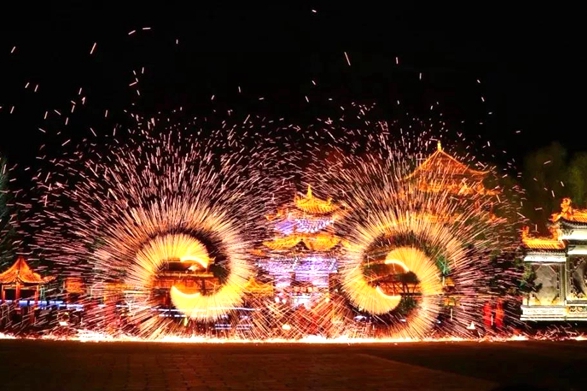 Explore New Year festivities in Taierzhuang ancient town
