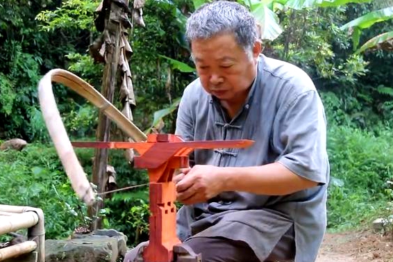 63-year-old Chinese master carpenter turns YouTube influencer