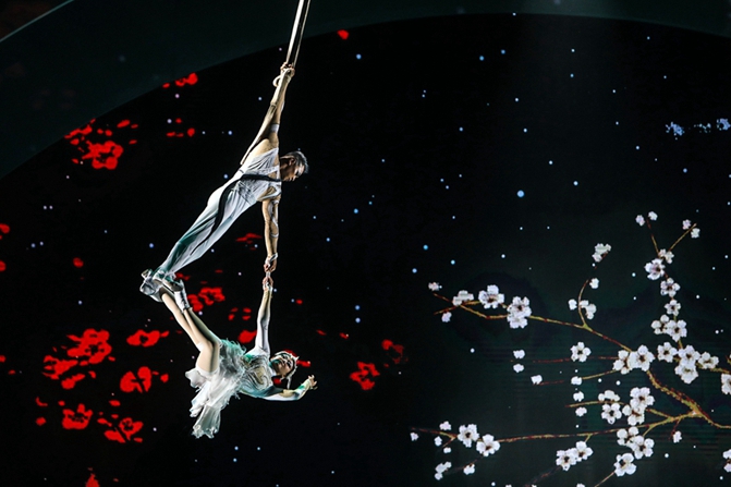 Illusionary acrobatics show debuts in Jinan