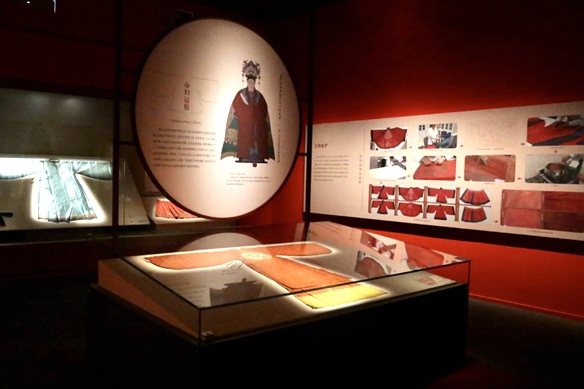 Ming garments on display in Shandong