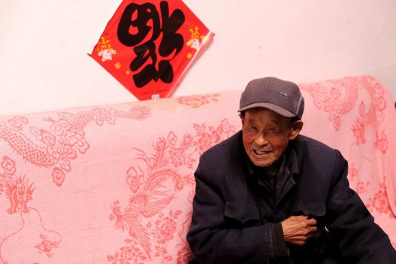 91-year-old Linyi militia man promotes spirit of revolutionary martyrs
