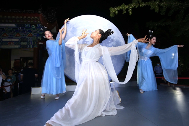 Classic dance performed in Weifang