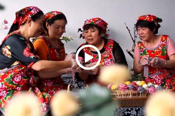 Woman finds happiness making pancake flowers