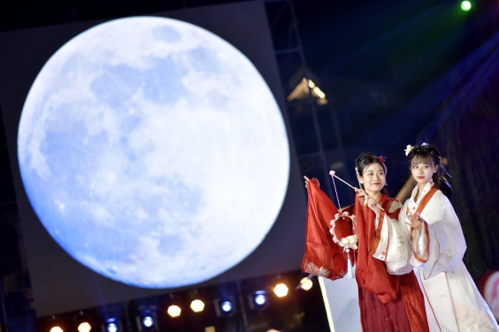 Moon worship ceremony held in Jinan for Mid-Autumn Festival