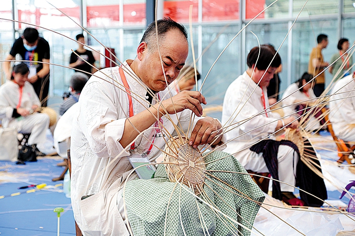Supple but strong, Linyi's willows bring work and wealth