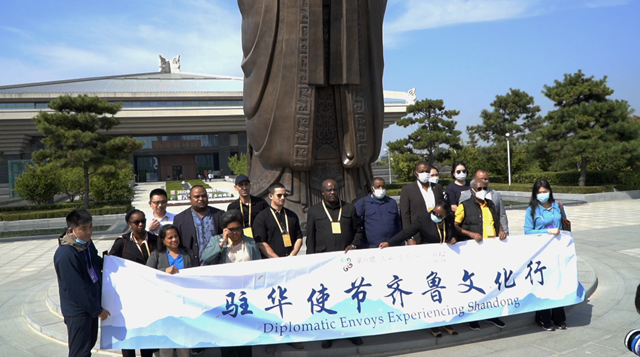 Diplomatic envoys explore culture of Shandong