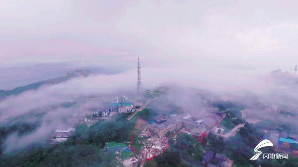 Sea of clouds covers Mount Tai 