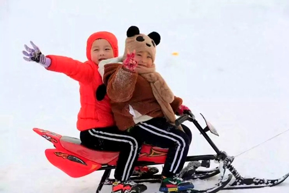 Enjoy winter fun at Tianyi Lake scenic area