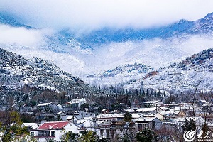 Photos capture snow on Mount Tai