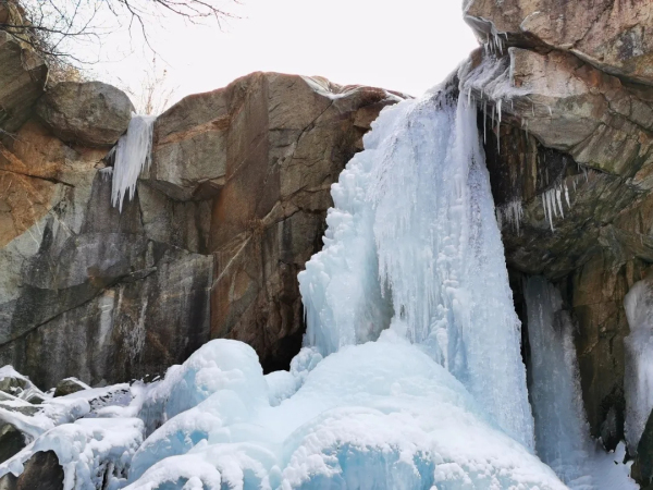 Spectacular icefall scenery on Mount Tai