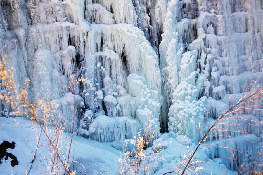 Marvelous spectacle of icefall on Mount Tai