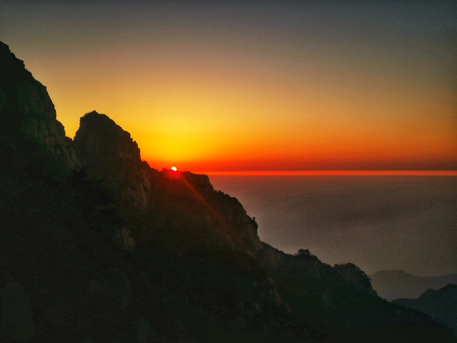 Sunrise scenery on Mount Tai
