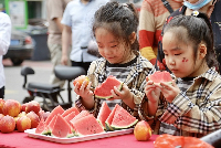 Taishan district holds bazaar to promote agricultural products