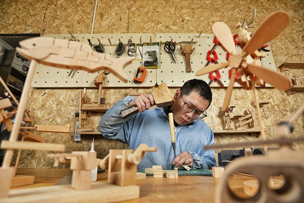 Craftsman in Tai'an makes scraps profitable
