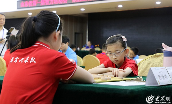 Participants compete in various intellectual games in Tai'an