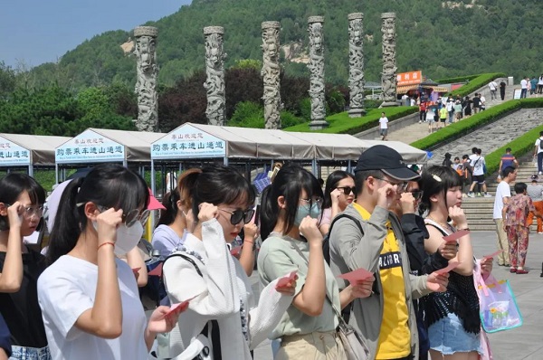 Taiwan youth attend coming-of-age event on Mount Tai