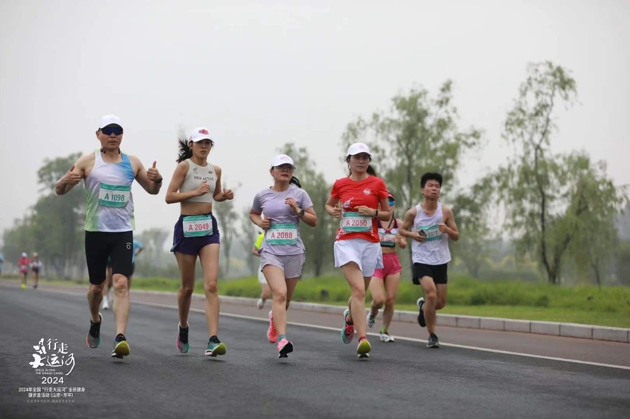 Dongping hosts national fitness walking event