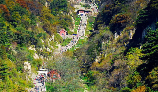 Embracing traditions on Mount Tai 