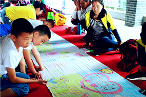 Pupils decorate 100-meter-long scroll to celebrate Teachers' Day