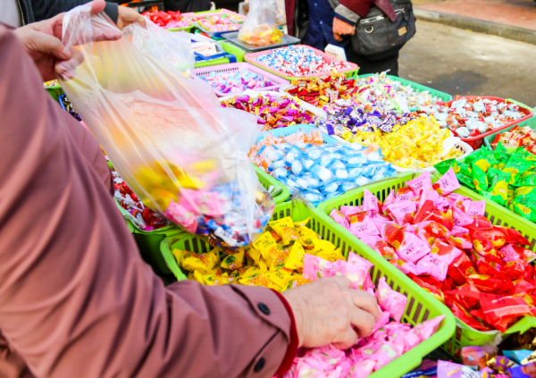 Market fairs add festive atmosphere in Yantai