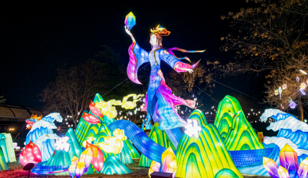 Vibrant lanterns illuminate Yantai's night sky