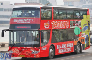 Yantai's first sightseeing buses hit the road