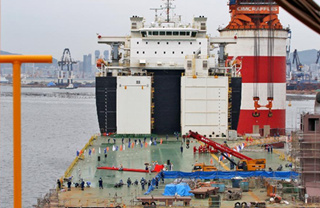 Two 50,000-dwt semi-submersible heavy lift vessels delivered Yantai