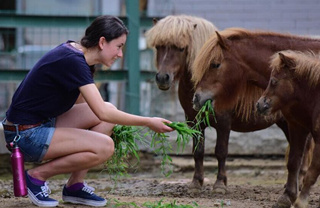 In pics: a American volunteer in China's zoo