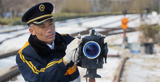 57-year-old switchman at Yantai Railway Station