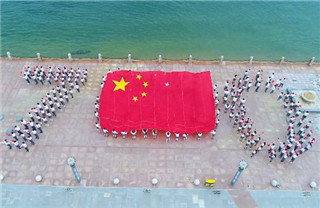 Thousands of Yantai students sing for China