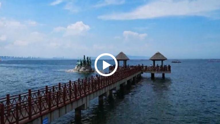 Yantai's coastal scenery attracts summer tourists
