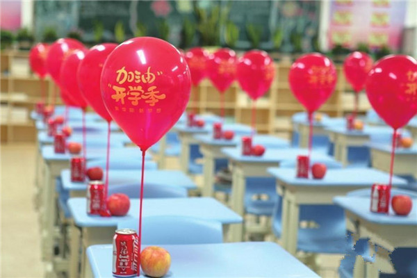 Students welcomed back to school in Yantai