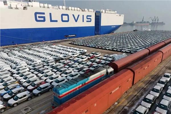 Yantai Port's vehicle exports surpass 10,000 units