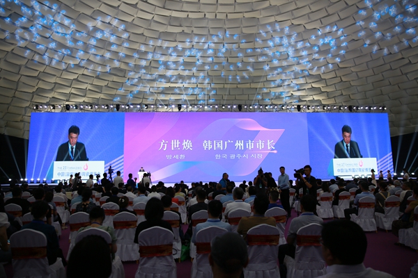 韩国广州市市长在陶博会开幕式上讲话.jpg
