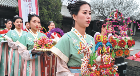 Flowery buns showcase folk culture in Huozhou