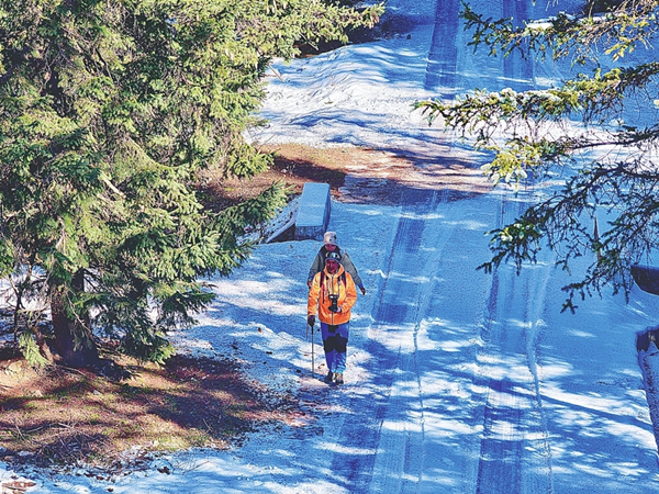 1765182710188065440.jpg 冰雪旅游_副本.jpg