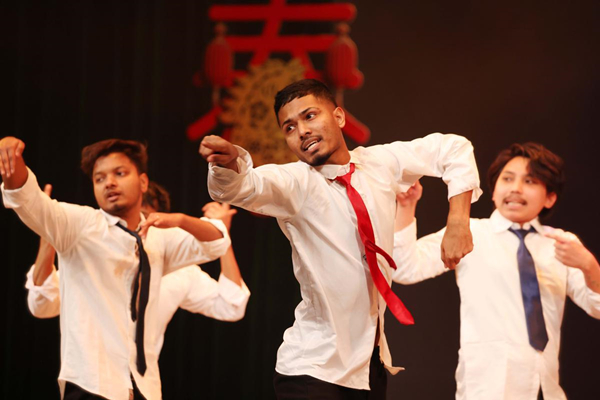 1766462042437047577.jpg 新年晚会2_副本.jpg